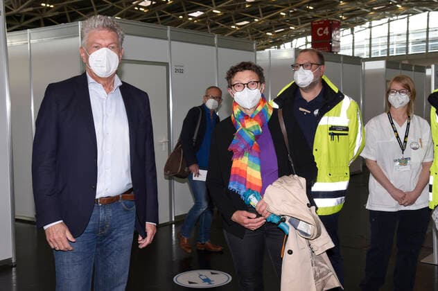 Dieter Reiter and Beatrix Zurek at the press event on the occasion of the 500,000 in-patient vaccination at the Munich Vaccination Centre Munich, 06 06 2021 Foto:xS.xAdamx xFuturexImage