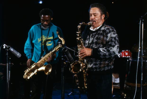 JAZZ FEST BERLIN Jazz Fest Berlin, 1987, mit den beiden amerikanischen Tenorsaxophonisten Joe Henderson und Johnny Griffin. Jazz Fest Berlin, 1987, on stage the Tenor saxophone players Joe Henderson and Johnny Griffin., Berlin Deutschland Copyright: kpa UnitedArchives55021360 EDITORIAL USE ONLY