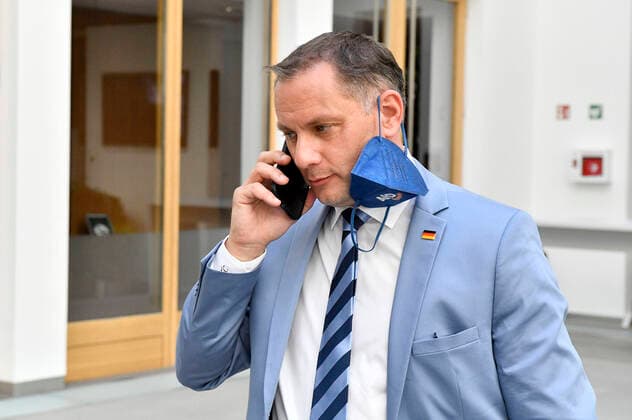 Tino Chrupalla bei der Ankunft zur AfD Pressekonferenz zu Auswirkungen der Landtagswahlen in Sachsen-Anhalt auf die Bundespolitik im Pressehaus der Bundespressekonferenz. Berlin, 07.06.2021 *** Tino Chrupalla arriving at the AfD press conference on the impact of the state elections in Saxony Anhalt on federal politics at the Pressehaus of the Federal Press Conference Berlin, 07 06 2021 Foto:xF.xKernx xFuturexImage