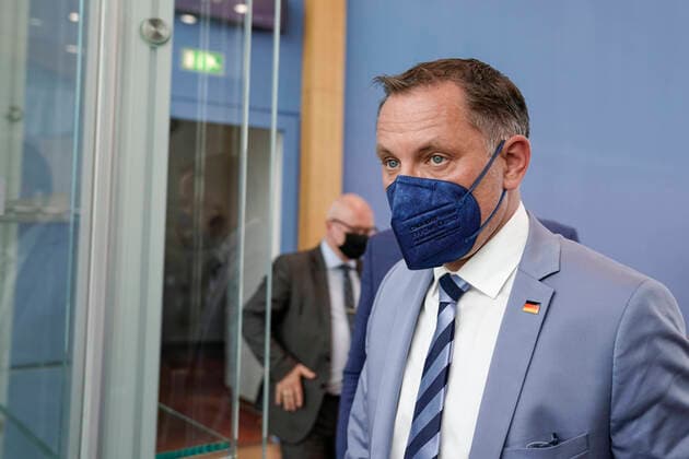 Bundespressekonferenz AfD - Auswirkungen der Landtagswahlen in Sachsen-Anhalt auf die Bundespolitik Aktuell,07.06.21,Berlin,Tino Chrupalla, AfD-Bundessprecher verlaesst den Saal der Bundespressekonferenz zum Thema AfD - Auswirkungen der Landtagswahlen in Sachsen-Anhalt auf die Bundespolitik Berlin Berlin Deutschland *** Federal Press Conference AfD Impact of State Elections in Saxony Anhalt on Federal Politics News,07 06 21,Berlin,Tino Chrupalla, AfD Federal Spokesman leaves the room of the Federal Press Conference on AfD Impact of State Elections in Saxony Anhalt on Federal Politics Berlin Berlin Germany