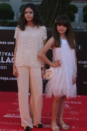 June 7, 2021 Malaga Paz Vega, excited by the debut of her daughter Ava in the cinema The actress stars La casa del caracol , where also appears her second daughter with Orson Salazar Paz Vega has attended the press presentation of her new film, directed by the novel Macarena Astorga, and has done so accompanied by her husband and two children Orson and Lenon Cordon  FOTOSxLORENZOxCARNERO CORDONPRESS