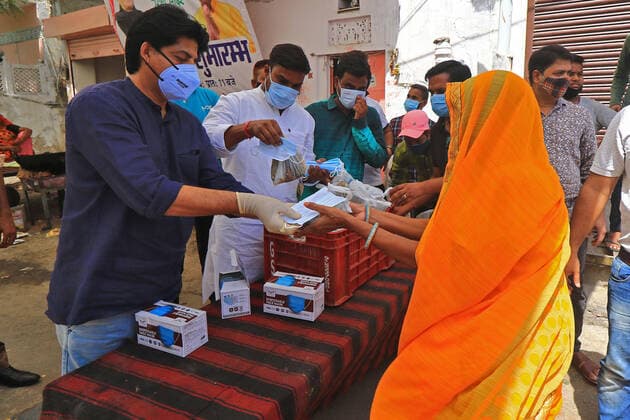 Food Distribution During Lockdown In Jaipur Social workers Dr. Sarvesh S Joshi and Deepak Dandoriya distributed free food packets and face mask to needy people during the Covid-19 lockdown ,at Purani Basti in Jaipur, Rajasthan, India, on June 07, 2021. Jaipur Rajasthan India bhatnagar-notitle210607_npVX4  Copyright: xVishalxBhatnagarx