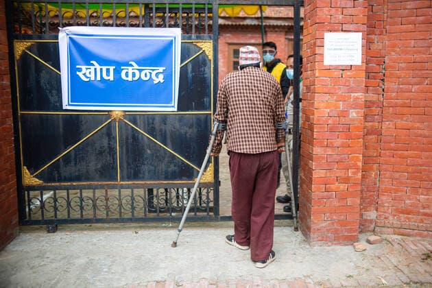 Nepal Continue COVID-19 Vaccination Drive A man arrives to receive a dose of Vero cell COVID-19 vaccine in Bhaktapur, Nepal on Tuesday, June 8, 2021. After receiving 1 million doses of the COVID-19 vaccine from china, the Nepal government has continued vaccination for the 60-64 age groups. Kathmandu Nepal shrestha-notitle210608_npLfy  Copyright: xRojanxShresthax