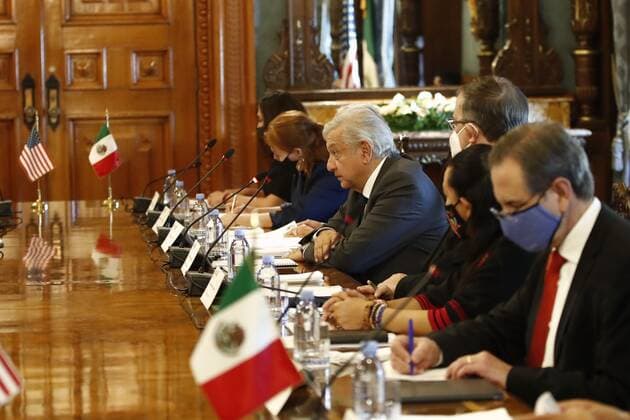 Mexico City (Mexico); 08 06 2021.- The president of Mexico, Andres Manuel Lopez Obrador (C) meets the Vice President of the United States, Kamala Harris (out of frame), accompanied by their delegates, at the National Palace, in Mexico City, Mexico, 08 June 2021. Harris arrived at the National Palace on Tuesday to meet Lopez Obrador, with whom she will address the migration crisis in the region. The US vice president, in charge of immigration management by the White House, landed in Mexico City on Monday night after a visit to Guatemala and will leave for Washington this Tuesday afternoon. Harris arrives at the National Palace of Mexico to meet with López Obrador !ACHTUNG: NUR REDAKTIONELLE NUTZUNG! Copyright: xJosexMendezx MEX4185 20210608-637587733964386056