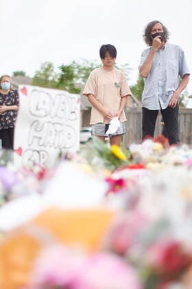 June 8, 2021, London, on, Canada: Mourners take a moment to reflect at the scene of a hate-motivated vehicle attack in London, Ont. on Tuesday, June 8, 2021, which left four members of a family dead and sent one to hospital. London Canada  - ZUMAc35_ 20210608_zaf_c35_018 Copyright: xGeoffxRobinsx
