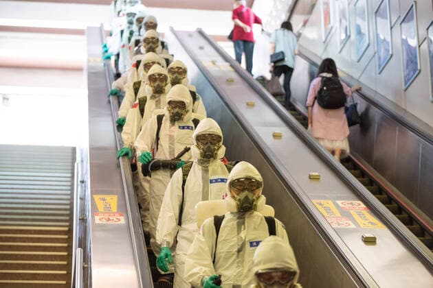 News Bilder des Tages June 8, 2021, Taipei, N A for Taiwan, Taiwan: Soldiers enter a MRT station to prepare to spray disinfectant in Taipei as Taiwan experiences its worst outbreak since the pandemic started. After experiencing a spike of local infections Taiwan s raised its alert to a Level-3, closing schools, recreational facilities and mandating take-out for restaurants. Face masks be worn in all public spaces. Taipei Taiwan - ZUMAo109 20210608_zaf_o109_013 Copyright: xBrennanxO Connorx