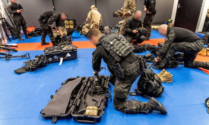 Bilder des Jahres 2021, News 06 Juni News Themen der Woche KW23 News Bilder des Tages June 8, 2021, Australia: during Operation Ironside. Australian authorities announced Tuesday that an FBI-led sting used an encrypted messaging app to arrest of hundreds of suspected organized crime figures around the world. In what authorities called Operation Ironside in Australia and Trojan Shield in the U.S., authorities decrypted and tracked approximately 25 million messages and monitored discussions on planned executions, massive drug importations and money laundering. Australia - ZUMA 20210608_int_z03_002 Copyright: xAustralianxFederalxPolicex