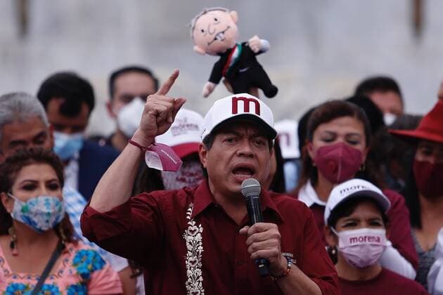 The National President of the Movement for National Regeneration (MORENA) Mario Delgado (C) participates in a rally with his supporters, in the Hemiciclo a Juarez in Mexico City, Mexico, 08 June 2021. Mario Delgado celebrates with his supporters in Mexico City election results !ACHTUNG: NUR REDAKTIONELLE NUTZUNG!  Copyright: xCarlosxRamírezx MEX4272 20210609-637588044004570989