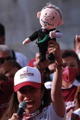 Supporters of the Movement for National Regeneration (MORENA) attend a rally with his supporters, in the Hemiciclo a Juarez in Mexico City, Mexico, 08 June 2021. Mario Delgado celebrates with his supporters in Mexico City election results !ACHTUNG: NUR REDAKTIONELLE NUTZUNG!  Copyright: xCarlosxRamírezx MEX4271 20210609-637588044638127334