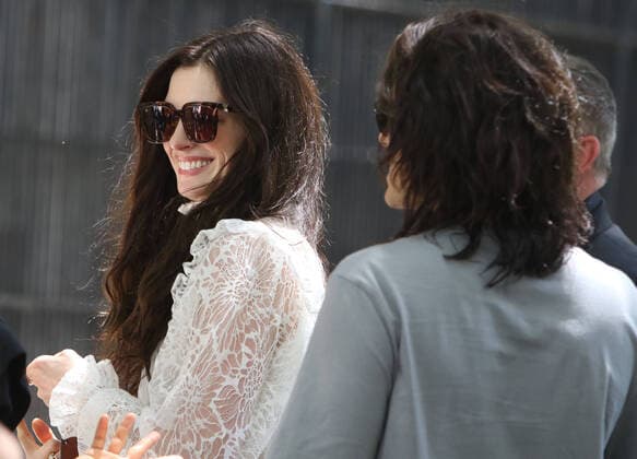 Bilder des Jahres 2021, Entertainment 06 Juni Entertainment Themen der Woche KW23 Entertainment Bilder des Tages NEW YORK, NY- JUNE 8: Jared Leto and Anne Hathaway on the set of the AppleTV+ Series WeCrashed in New York City on June 8, 2021. Copyright: xRW MediaPunchx