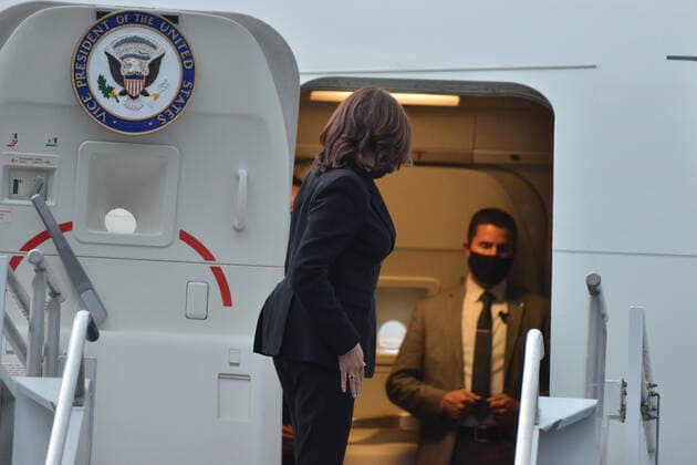 Kamala Harris Returns Washington D.C. After Working Visit To Mexico MEXICO CITY, MEXICO - JUNE 8: Vice President Kamala Harris, boards the presidential plane, from Benito Juarez International Airport, en route for Joint Base Andrews in Washington, DC. after her working visit of Guatemala and Mexico to speak with Latin American authorities about migratory policy on June 8, 2021 in Mexico City, Mexico. Copyright: xCarlosxTischlerx EYEPIXGROUP_CT_08062021_8594