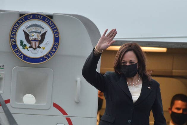 Kamala Harris Returns Washington D.C. After Working Visit To Mexico MEXICO CITY, MEXICO - JUNE 8: Vice President Kamala Harris, boards the presidential plane, from Benito Juarez International Airport, en route for Joint Base Andrews in Washington, DC. after her working visit of Guatemala and Mexico to speak with Latin American authorities about migratory policy on June 8, 2021 in Mexico City, Mexico. Copyright: xCarlosxTischlerx EYEPIXGROUP_CT_08062021_8586