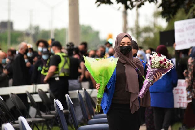 Vigil To Remember The Members Of Hate Motivated Crime In Canada A woman carrying flower bouquets during a vigil to remember the four family members killed by a vehicle in a hate-motivated crime in London,Ontario- Canada on 8th June,2021 Ontario Canada shivaanibahuguna-notitle210608_npsD9  Copyright: xArindamxShivaanix