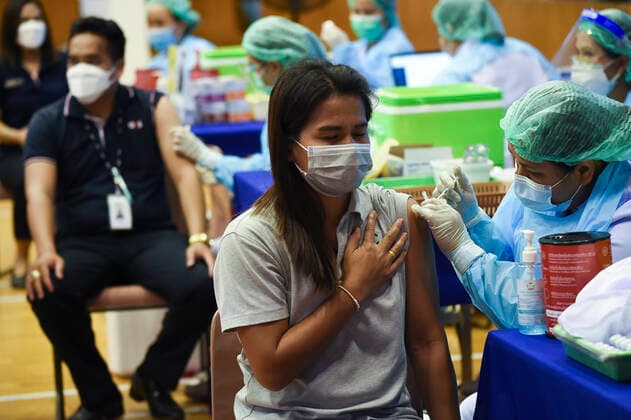 Mass Vaccination Against COVID-19 In Bangkok Health officials administer doses of vaccine AstraZeneca against COVID-19 to Thai people at a gymnasium vaccination center in Bangkok, Thailand, 09 June 2021. Bangkok Thailand laowilas-notitle210609_npDbW  Copyright: xAnusakxLaowilasx