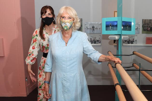 . 09 06 2021. London, United Kingdom. Camilla, Duchess of Cornwall and Dame Darcey Bussell, President of the Royal Academy of Dance , during a visit to the On Point: Royal Academy of Dance at 100 exhibition at the V&A Museum in London.  xPoolx xi-Imagesx IIM-22254-0004