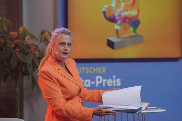 Award of the German KITA Award 2021 Current, 09 06 2021, Berlin, Morderatorin Barbara Schoeneberger at the award of the German KITA Award 2021 Berlin Berlin Germany