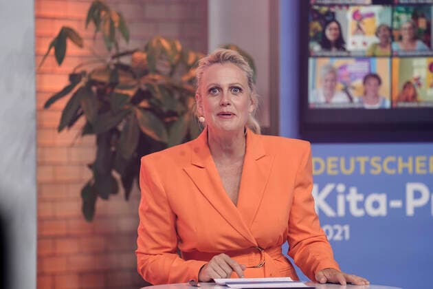 Award of the German KITA Award 2021 Current, 09 06 2021, Berlin, Morderatorin Barbara Schoeneberger at the award of the German KITA Award 2021 Berlin Berlin Germany