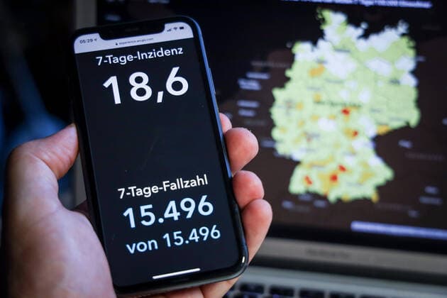 Coronavirus in Germany Covid 19 Dashboard of the Robert Koch Institute 11 06 2021 Robert Koch Institute 7 days Incidence 18.6 7 days Number of cases 15 496 COVID 19 cases 3 711 569 Addition of 2 440 compared to the previous day COVID 19 deaths 89 687 Addition of 102 compared to the previous day