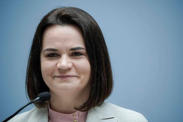 NRW Ministerpraesident begruesst belarussische Opposition Swetlana Tichanowskaja in der Landesvertretung in Berlin Aktuell, 11.06.2021, Berlin belarussische Oppositionsanfuehrerin Swetlana Tichanowskaja im Portrait bei Besuch des NRW Ministerpraesidenten in der Landesvertretung in Berlin zum Vier-Augen-Gespraech Berlin Berlin Deutschland *** NRW State Premier welcomes Belarusian opposition Svetlana Tikhanovskaya at the State Representation in Berlin News, 11 06 2021, Berlin Belarusian opposition leader Svetlana Tikhanovskaya in portrait during visit of NRW State Premier to the State Representation in Berlin for a four-eyes talk Berlin Berlin Germany