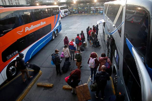Santiago, June 11, 2021 Passengers are photographed at the South Terminal in the Central Station commune prior to the quarantine and the second round of gubernatorial elections Javier Salvo Aton Chile, Santiago Chile Aton 516962  Copyright: JAVIERxSALVO ATONxCHILE