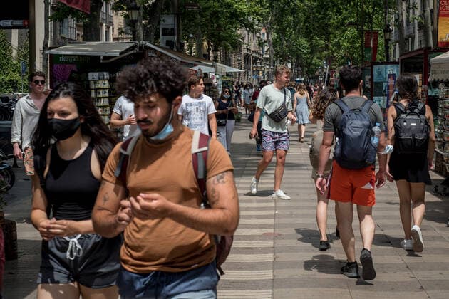 June 11, 2021, Barcelona, Spain: On this Friday morning people walk La Rambla in Barcelona where the presence of tourists among locals is increasing. Spain aims to boost tourism industry recovering visitors after more than a year of the coronavirus pandemic and has started to issue and accept the QR codes, which allow travelers freedom of movement with no need to show coronavirus tests nor quarantine if they meet the required criteria. Barcelona Spain - ZUMAb137 20210611_zap_b137_010 Copyright: xJordixBoixareux