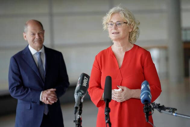 Statement of the Federal Minister of Family Affairs and the Federal Minister of Finance after Bundestag referral to the Corona catch-up package, all-day care at primary school age according to FuePoG II Current, 11 06 2021, Berlin, Press statement of the Federal Minister of Family Affairs Christine Lambrecht