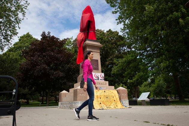 June 11, 2021, Kingston, Ontario, Canada: The statue of former Canadian Prime Minister Sir John A Macdonald is covered by a red sheet in Kingston, Ontario on Friday June 11, 2021. Local indigenous groups want the statue removed but the City of Kingston has not decided what to do with the statue and is leaving it up in the mean time. Kingston Canada  - ZUMAc35_ 20210611_zaf_c35_050 Copyright: xLarsxHagbergx
