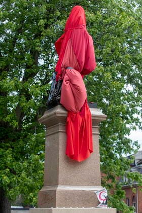 June 11, 2021, Kingston, Ontario, Canada: The statue of former Canadian Prime Minister Sir John A Macdonald is covered by a red sheet in Kingston, Ontario on Friday June 11, 2021. Local indigenous groups want the statue removed but the City of Kingston has not decided what to do with the statue and is leaving it up in the mean time. Kingston Canada  - ZUMAc35_ 20210611_zaf_c35_056 Copyright: xLarsxHagbergx