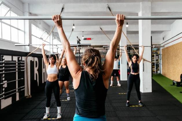 IMAGO Creative, Neujahr, Vorsätze, Sport Coach Supervising Athletes In Gym Cangas, GA, Spain CR_AIMA210611-771264-01 ,model released, Symbolfoto ,property released