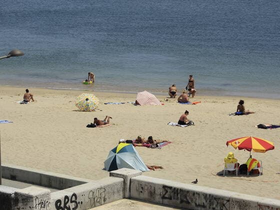 June 11, 2021, Lisbon, Portugal: Movement on beach in Caxias, on outskirts of Lisbon, on Friday (11) amidst Covid-19 pandemic. Strip of sand is small and pleasant. Place also has a train station.  Copyright: xEdsonxdexSouzax