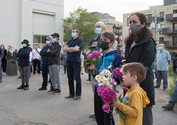 June 11, 2021, QUEBEC, PQ, Canada: A family holds flowers at a vigil to honor the victims of an anti-Muslim attack in London Ont. Friday, June 11, 2021 in Quebec City. QUEBEC Canada  - ZUMAc35_ 20210611_zaf_c35_119 Copyright: xJacquesxBoissinotx