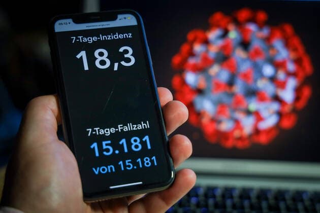 Coronavirus in Germany Covid 19 Dashboard of the Robert Koch Institute 12 06 2021 Robert Koch Institute 7 days Incidence 18.3 7 days Number of cases 15 181 COVID 19 Cases 3 713 480 Addition of 1 911 compared to previous day COVID 19 Deaths 89 816 Addition of 129 compared to previous day