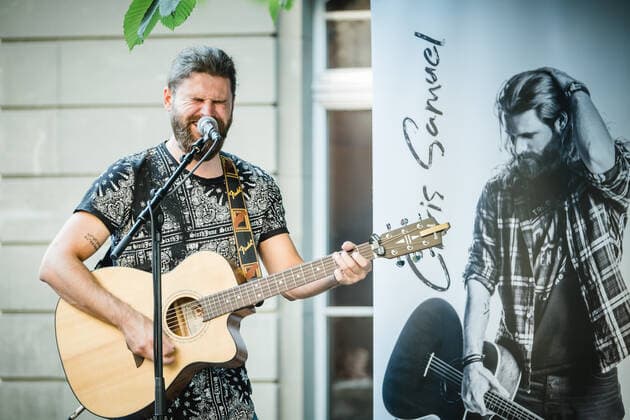 Chris Samuel live in Bern, Switzerland Bern, Switzerland. 11th, June 2021. The Swiss-American singer, musician and songwriter Chris Samuel performs a live garden concert at Bierh?beli in Bern. Bern Switzerland  Copyright: xGonzalesxPhoto TilmanxJentzschx
