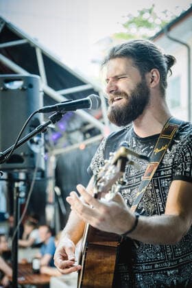 Chris Samuel live in Bern, Switzerland Bern, Switzerland. 11th, June 2021. The Swiss-American singer, musician and songwriter Chris Samuel performs a live garden concert at Bierh?beli in Bern. Bern Switzerland  Copyright: xGonzalesxPhoto TilmanxJentzschx
