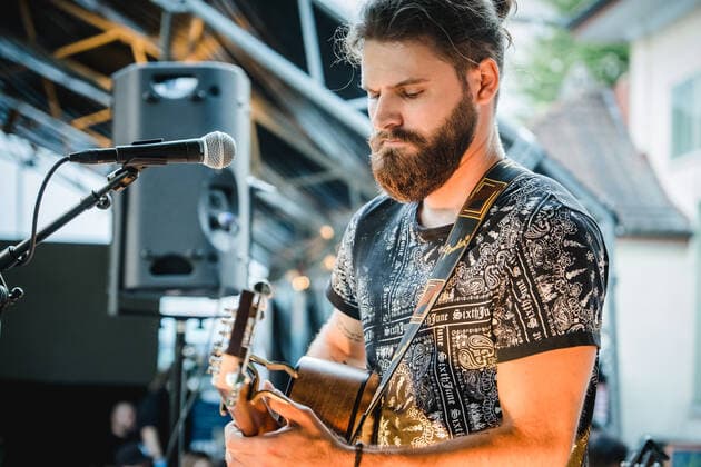 Chris Samuel live in Bern, Switzerland Bern, Switzerland. 11th, June 2021. The Swiss-American singer, musician and songwriter Chris Samuel performs a live garden concert at Bierh?beli in Bern. Bern Switzerland  Copyright: xGonzalesxPhoto TilmanxJentzschx