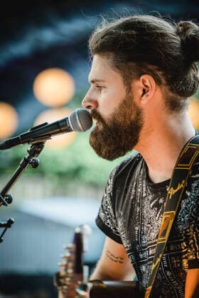 Chris Samuel live in Bern, Switzerland Bern, Switzerland. 11th, June 2021. The Swiss-American singer, musician and songwriter Chris Samuel performs a live garden concert at Bierh?beli in Bern. Bern Switzerland  Copyright: xGonzalesxPhoto TilmanxJentzschx