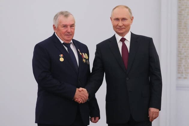 MOSCOW, RUSSIA - JUNE 12, 2021: Russia s President Vladimir Putin and Rostov-on-Don s Kirov Grain Farm tractor driver Alexander Bondarenko, awarded a Hero of Labour medak, pose during a ceremony held at the Moscow Kremlin on Russia Day to present state decorations and prizes. Mikhail Klimentyev Russian Presidential Press and Information Office TASS  TS1046E4