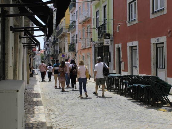June 12, 2021, Lisbon, Potugal: Movement of people through streets of Lisbon downtown, capital of Portugal, amidst coronavirus pandemic, on spring Saturday. (Foto: Edson De Souza TheNews2 imago images)  Copyright: xEdsonxdexSouzax