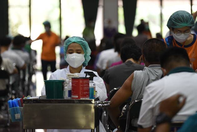 Thailand: Expedite the COVID-19 vaccination to cover THAILAND - June 12, 2021 Nurses vaccinating AstraZeneca to this man at the KU Vaccination Center inside Kasetsart University, Bang Khen, Bangkok to speed up the Coronavirus immunization. Bnagkok Thailand Kasetsart University Copyright: TeeraxNoisakran