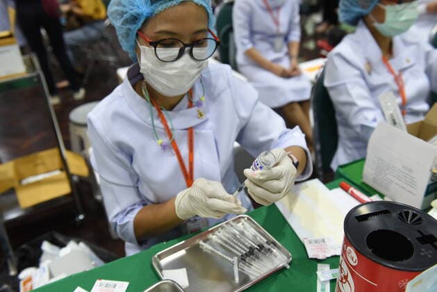 Thailand: Expedite the COVID-19 vaccination to cover THAILAND - June 12, 2021 Nurses are preparing AstraZeneca, vaccines and syringes to be injected to those waiting for COVID-19 vaccination at the KU Vaccination Center within Kasetsart University, Bang Khen, Bangkok to speed up immunity against Coronavirus. Bnagkok Thailand Kasetsart University Copyright: TeeraxNoisakran