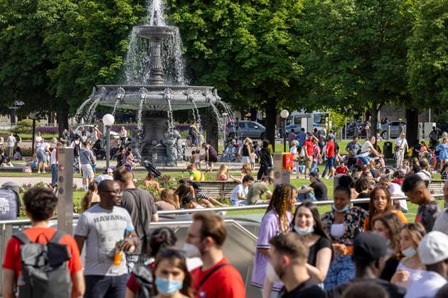 Stuttgart goes out After further opening steps, people long for normality Shops and restaurants have reopened Around the shopping street Königstraße and Schloßplatz there is hustle and bustle 12 06 2021 DEU, Germany, Baden Württemberg, Stuttgart