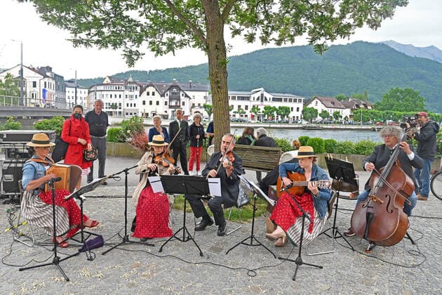 Second of four parts of the event Hausmusikroas , with local folk musicians, on squares of the town Gmunden, in the Upper Austrian Salzkammergut, as part of the Salzkammergut Festival Weeks Gmunden 2021, on