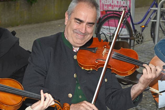 Second of four parts of the event Hausmusikroas , with local folk musicians, on squares of the village Gmunden, in the Upper Austrian Salzkammergut, as part of the Salzkammergut Festival Gmunden 2021, on 12 0