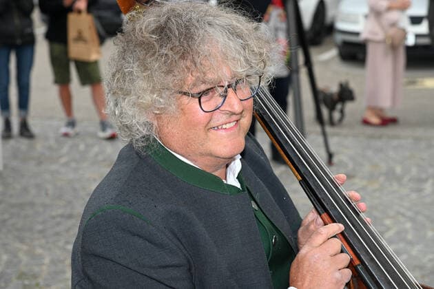 Second of four parts of the event Hausmusikroas , with local folk musicians, on squares of the village Gmunden, in the Upper Austrian Salzkammergut, as part of the Salzkammergut Festival Gmunden 2021, on 1