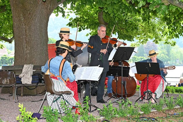 Second of four parts of the event Hausmusikroas , with local folk musicians, on places of the place Gmunden, in the Upper Austrian Salzkammergut, in the context of the Salzkammergut festival weeks Gm