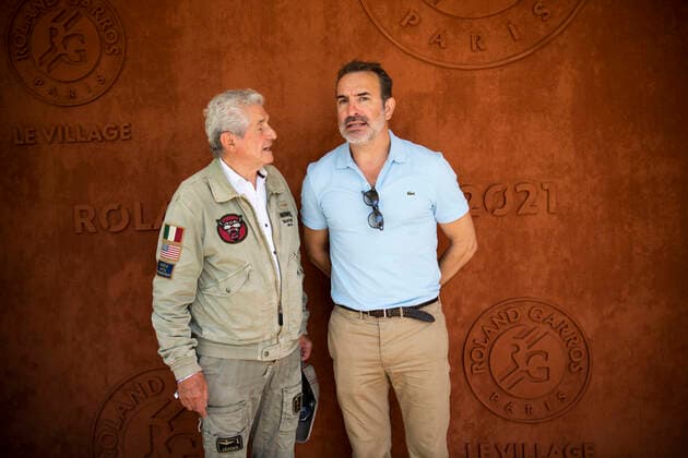 Claude Lelouch et Jean Dujardin CELEBRITES : Internationaux de France Roland Garros 2021 - Finale Hommes - Paris - 13 06 2021 JBAutissier Panoramic 