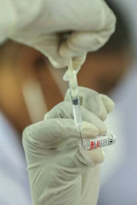 Second dose of Russian Sputnik V covid-19 vaccine in Colombo A health worker aspirate a Sputnik V vaccine. Administering second dose of Russian Sputnik V Covid-19 vaccine in Colombo. Colombo Sri Lanka Copyright: SamanxAbesiriwardana