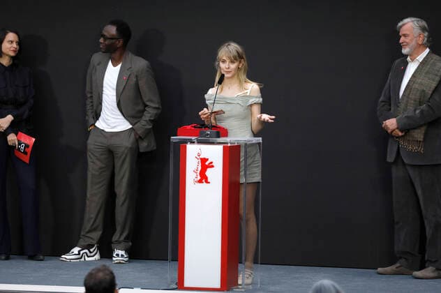 Dasha Nekrasova with the GWFF Award for Best First Feature The Scary of Sixty First with Carmen Gray, Azu Nwagbogu and Wieland Speck at the Berlinale Summer Special 2021 71 International Film Festival Berlin at the open air cinema Museumsinsel Berlin, 13 06 2021 Foto:xD.xBedrosianx xFuturexImage