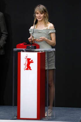 Dasha Nekrasova with the GWFF Award for Best First Feature The Scary of Sixty First at the Berlinale Summer Special 2021 71 International Film Festival Berlin at the open air cinema Museumsinsel Berlin, 13 06 2021 Foto:xD.xBedrosianx xFuturexImage