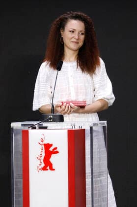 Olga Lucovnicova with the Golden Bear for the best short film Nanu Tudor at the award ceremony of the Berlinale Summer Special 2021 71 Berlin International Film Festival at the open-air cinema Museumsinsel Berlin, 13 06 2021 Foto:xD.xBedrosianx xFuturexImage
